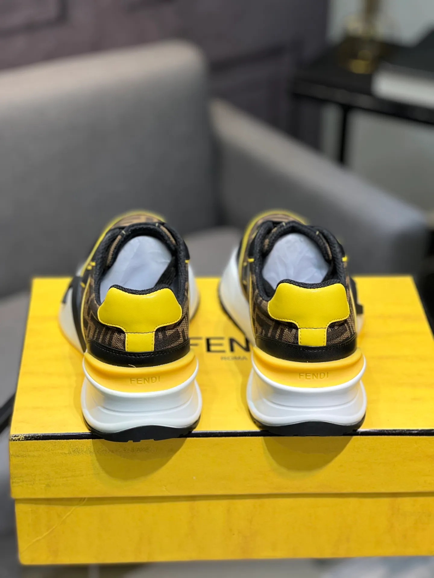 Men's shoes 💰580 FENDI men's fashion casual shoes 👟Hot sale🔥Official website 1:1 replica ⬆️Original quality - Original leather - Original breathable mesh lining Original outsole 1:1 replica, code number 38-44 (45-46 customized)